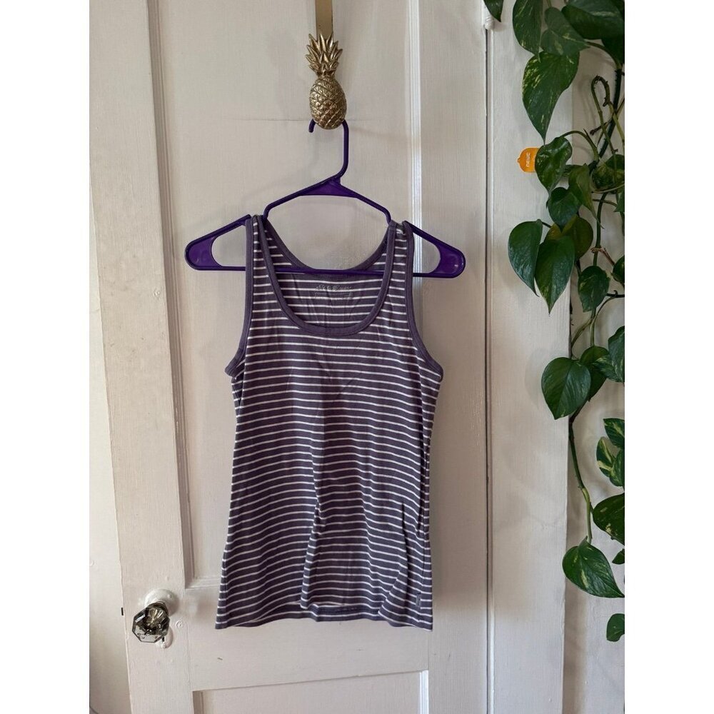 Eddie Bauer women’s size medium purple striped sleeveless shirt